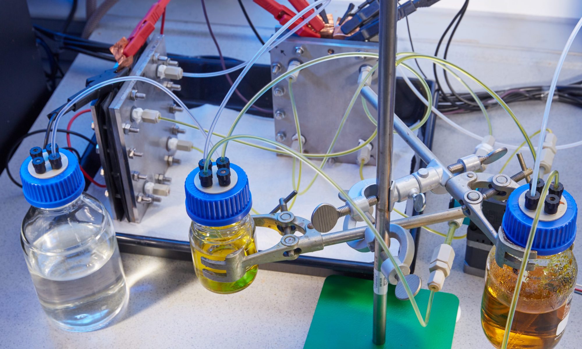 Flow-cell test stand with electrolyte supply at the CENELEST laboratory